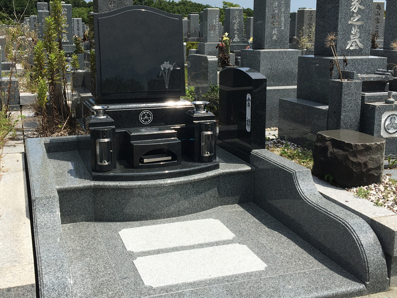 市営墓地の墓石建墓例