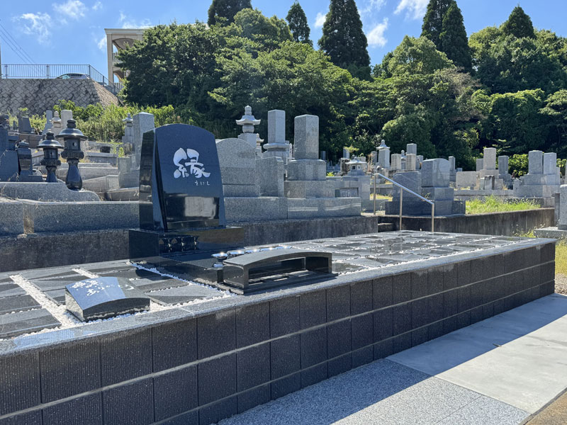 水谷墓地モニュメント壇の写真